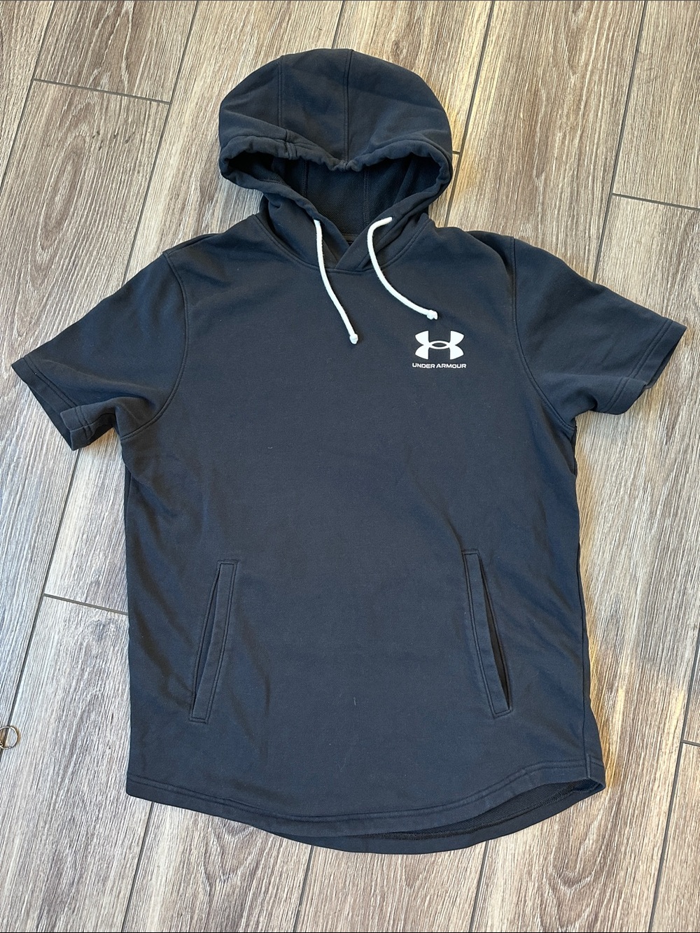 Under Armour Men's Black Short-Sleeve Hoodie with White Logo Medium Excellent